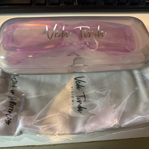 NWT Clear pink trendy sunglasses - Picture 3 of 3